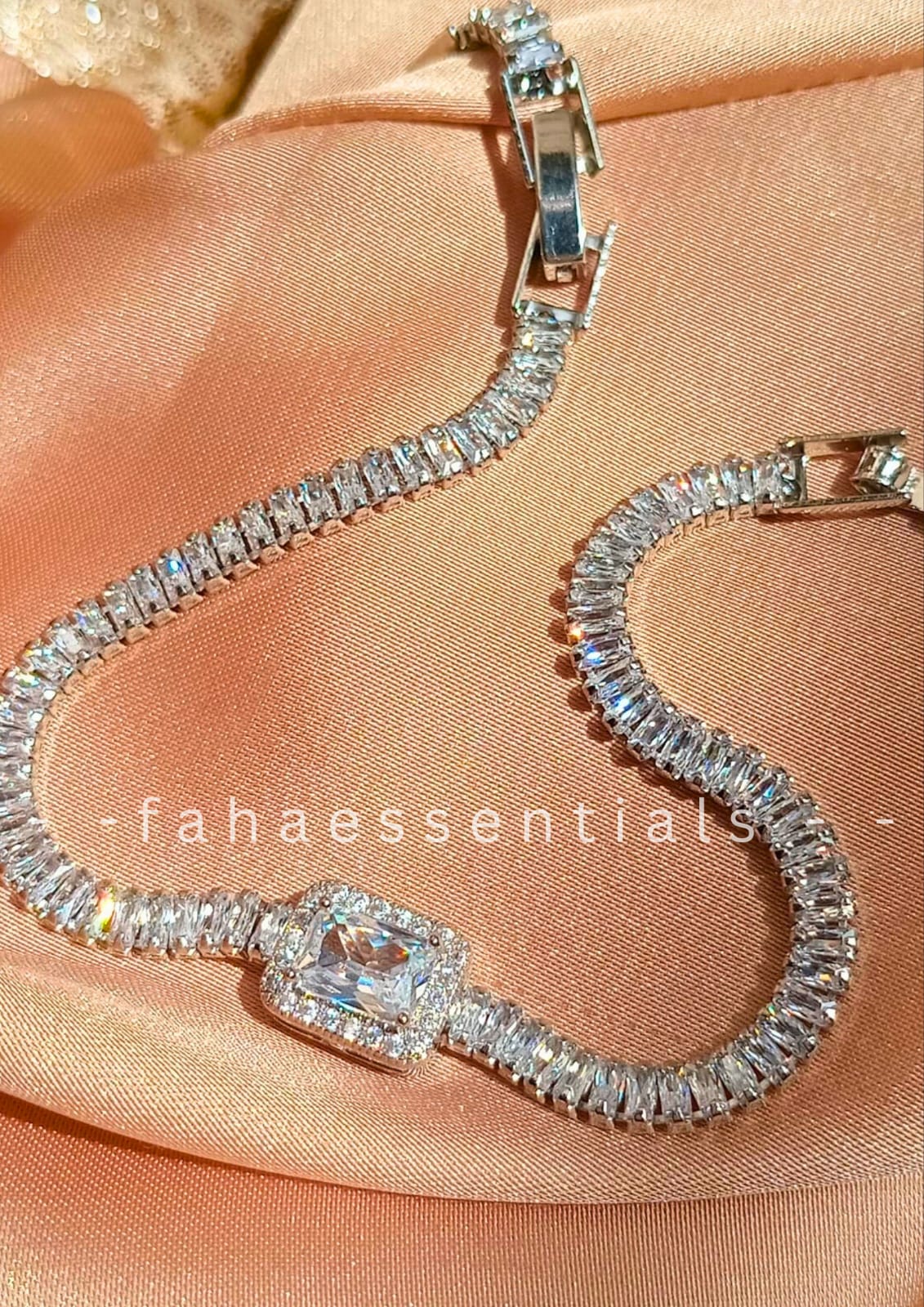 SILVER ZIRCOON INLAID BRACELET