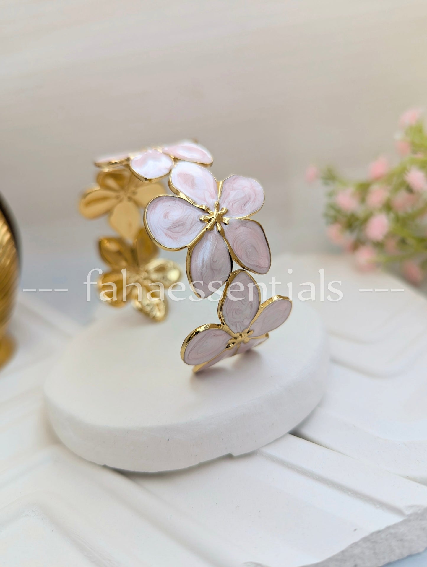 Flower Enamel Handcuff - Pink