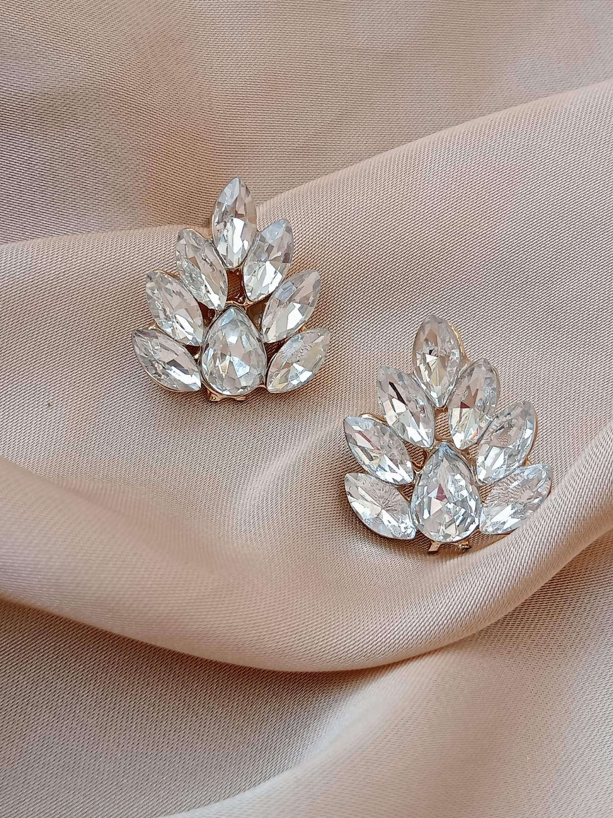 Crystal leaf earings