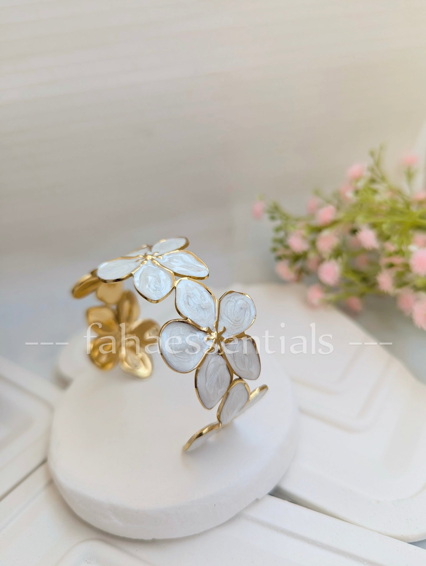 Flower Enamel Handcuff - White