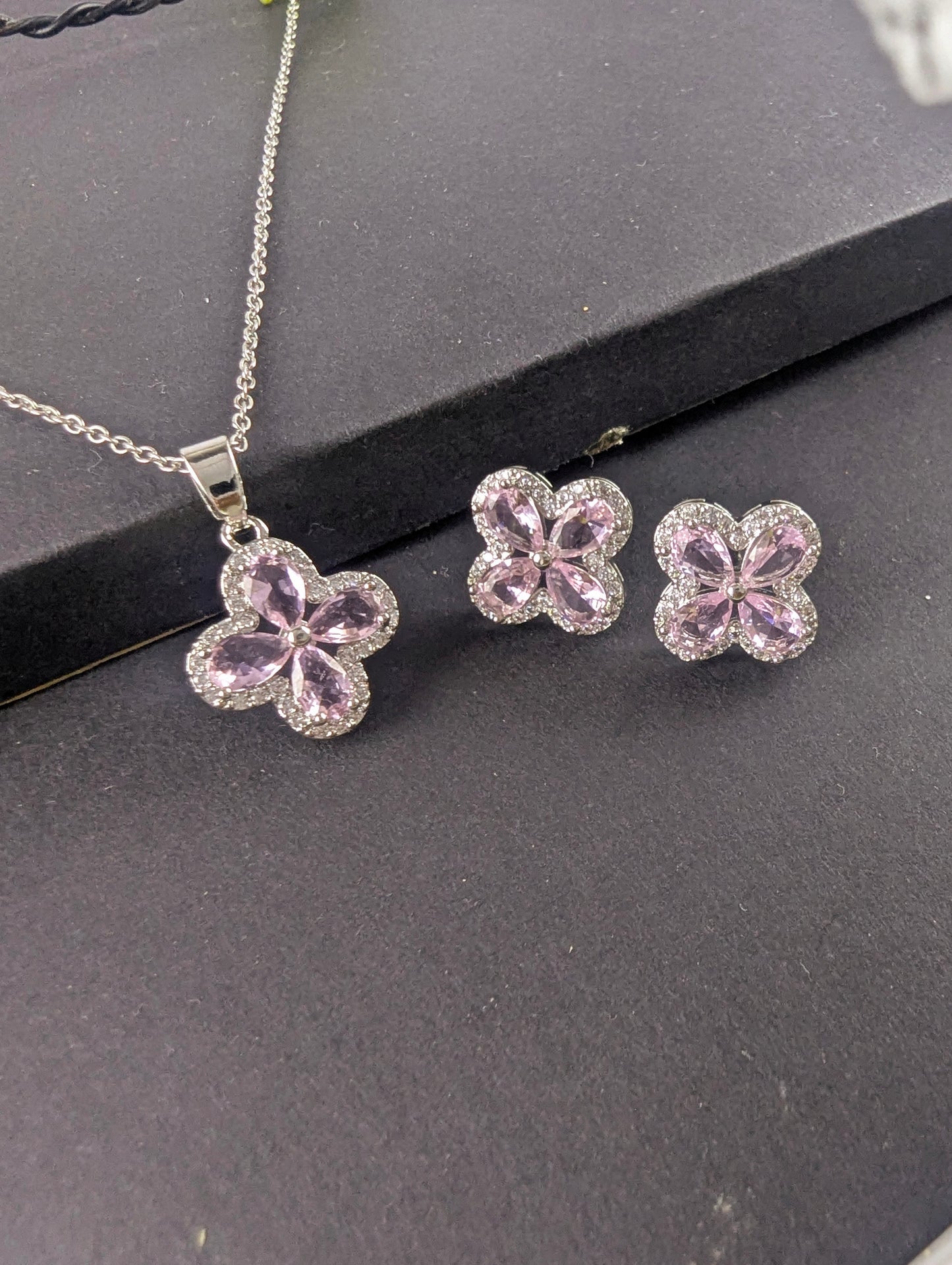 Luxe Bloom Zircon Locket Set - Pink