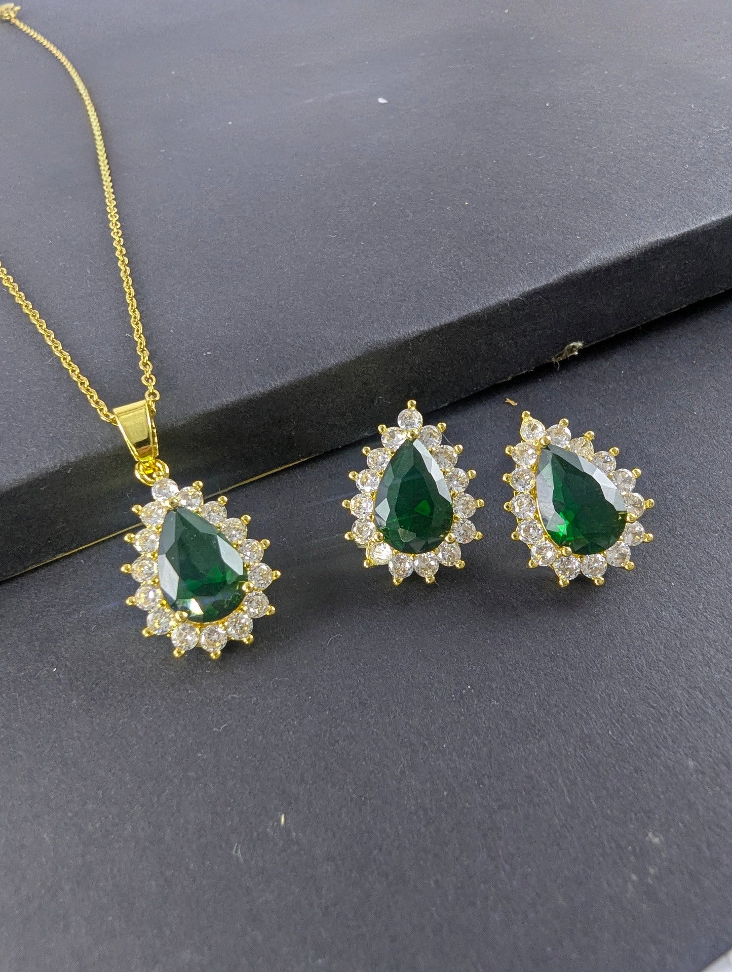 Crystal Teardop Locket Set - Green
