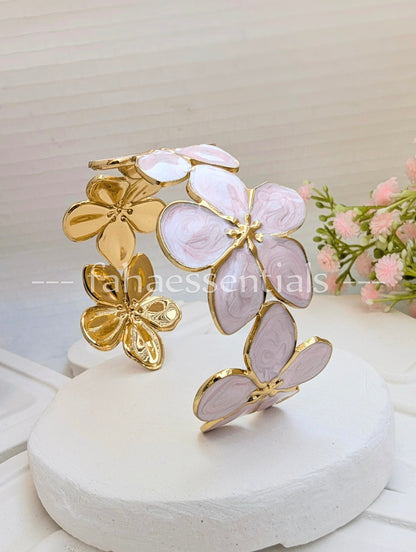 Flower Enamel Handcuff - Pink