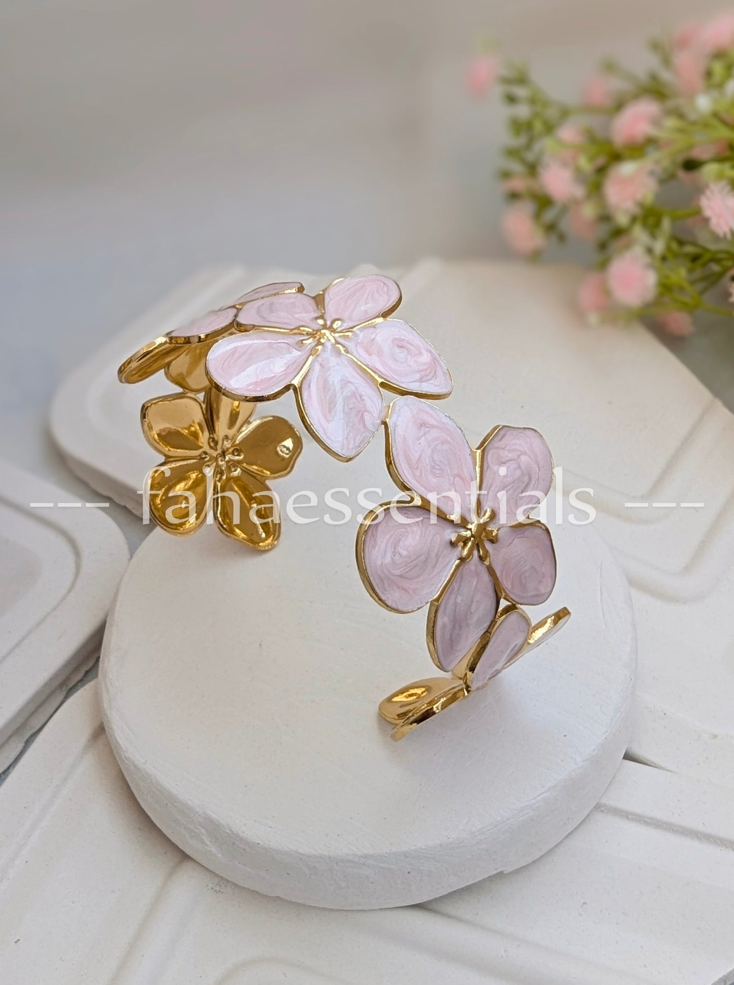 Flower Enamel Handcuff - Pink