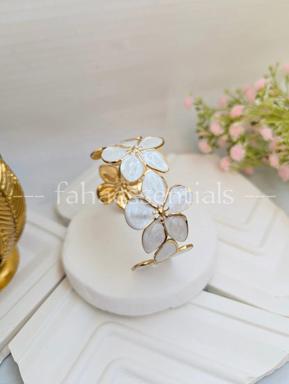 Flower Enamel Handcuff - White