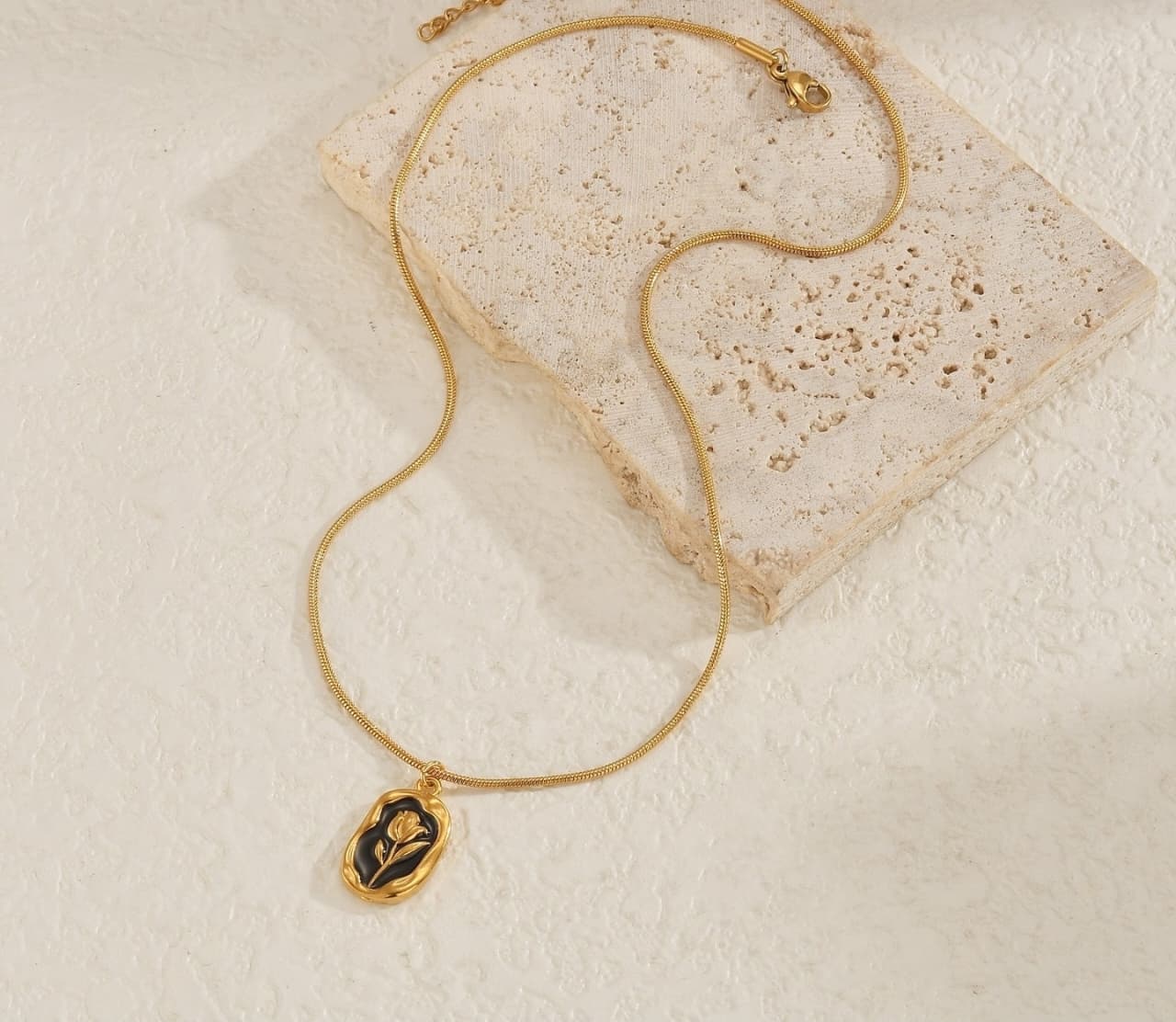Floral Vintage Necklace - Black