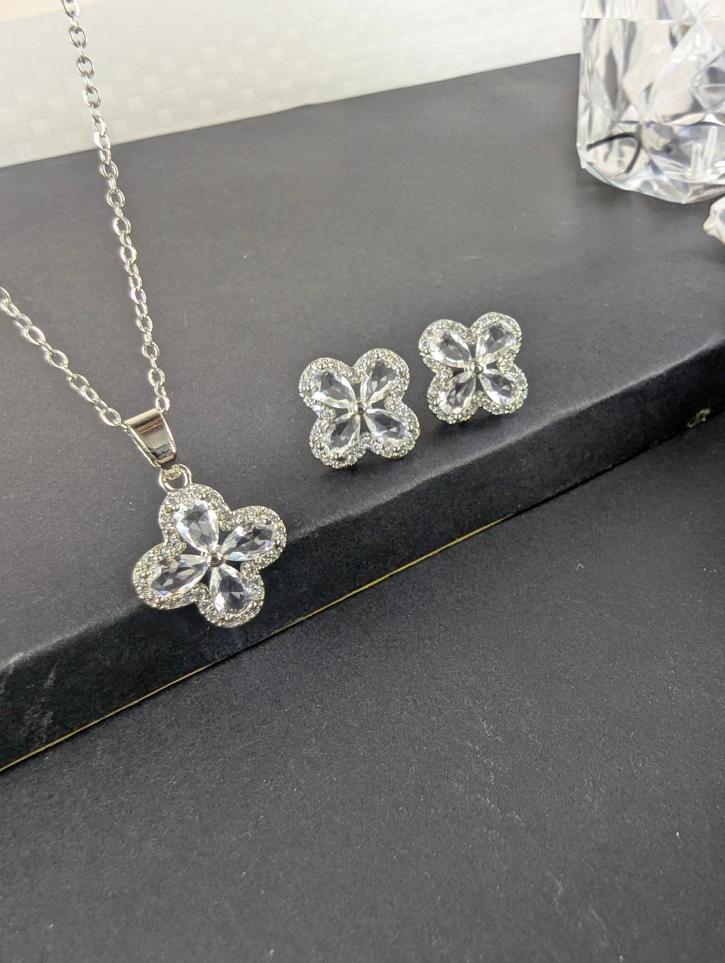 Luxe Bloom Zircon Locket Set - White