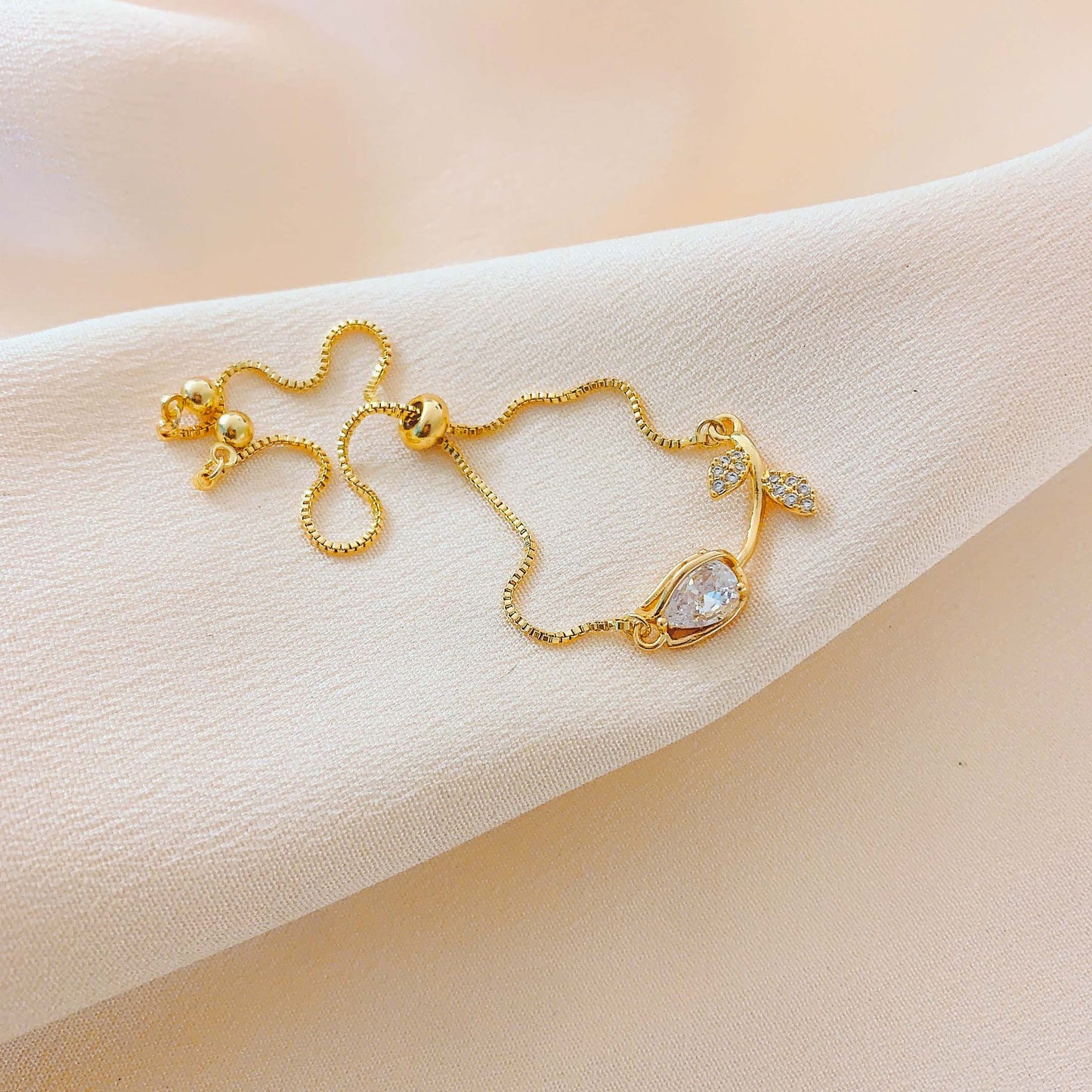 Tulip Up Down Bracelet - White